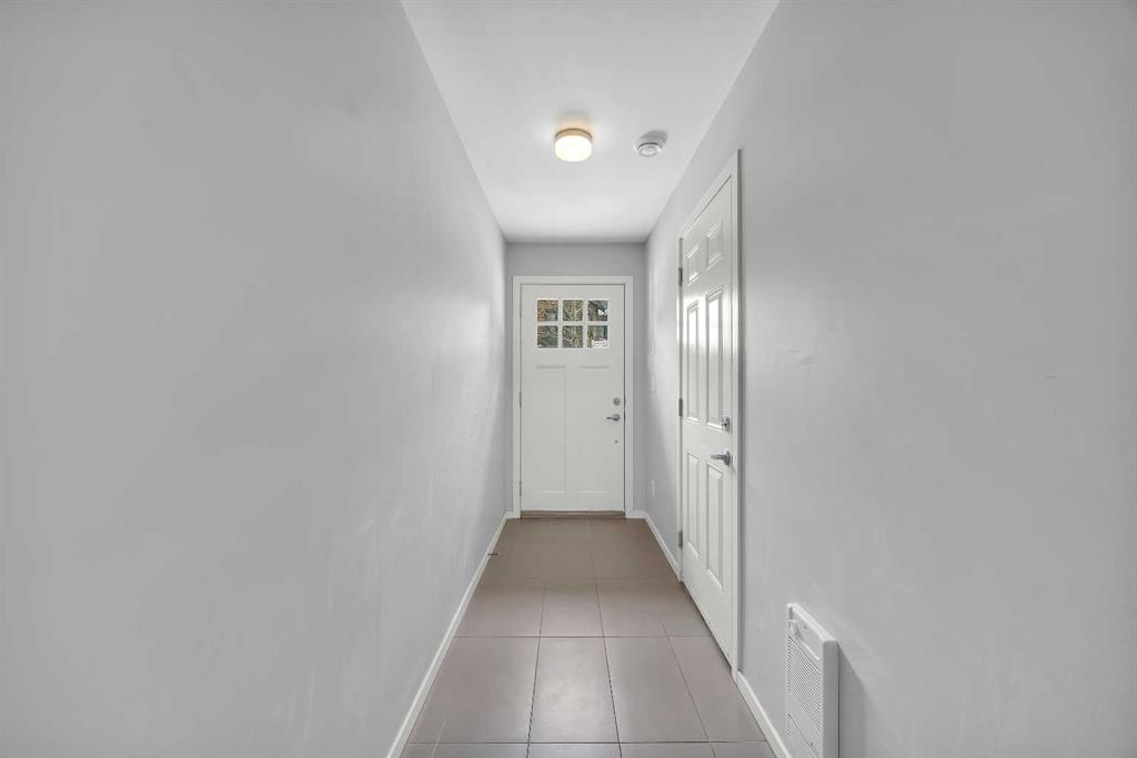 455 Ascot Circle SW, Calgary, AB, T3H 0X3 photo 5