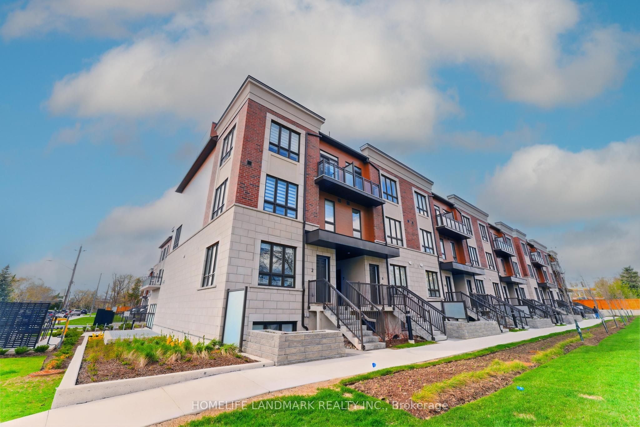 2-4015 Hickory Drive, Mississauga, ON, L4W 1L1