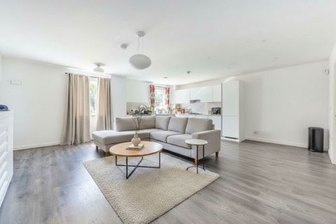 Lensview Close, Harrow HA1