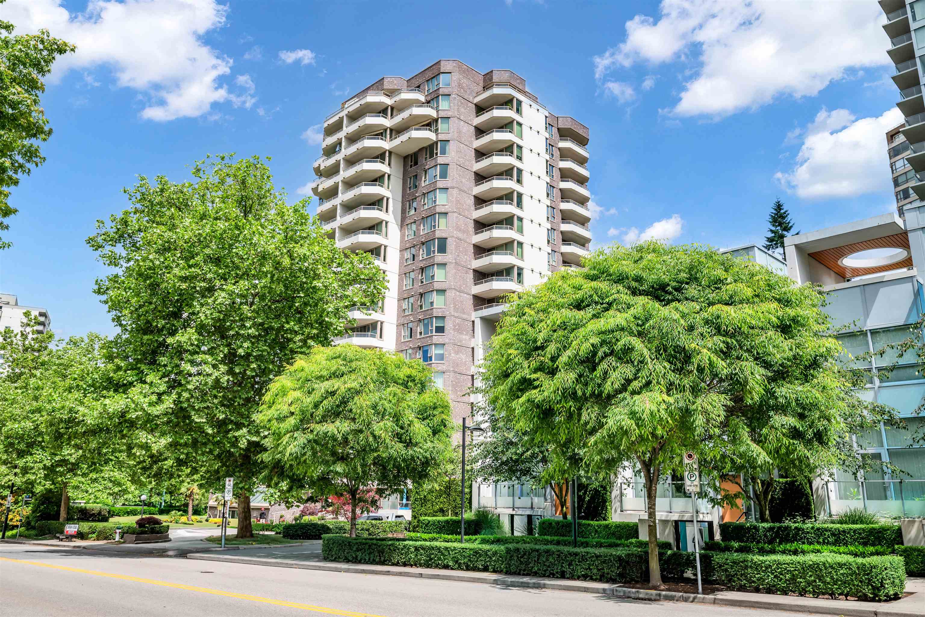 802-5790 Patterson Avenue, Burnaby, BC, V5H 4H6 photo 3