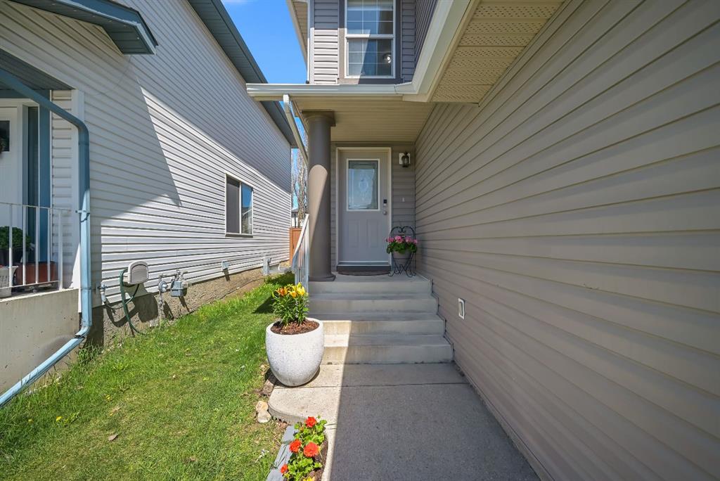 408 Bridlewood Court SW, Calgary, AB, T2Y 3Z3 photo 4