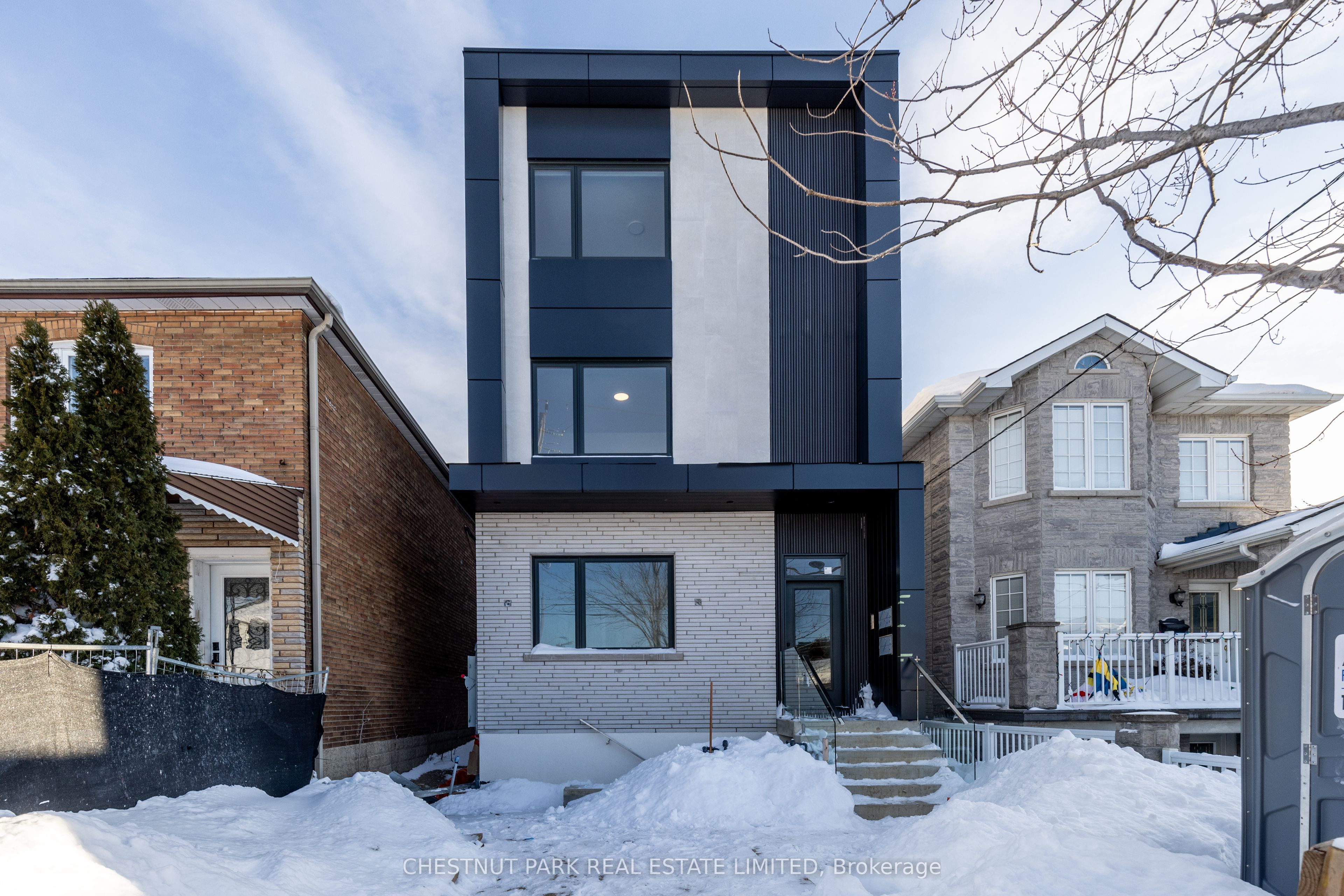 B-29 Hatherley Road, Toronto, ON, M6E 1V8