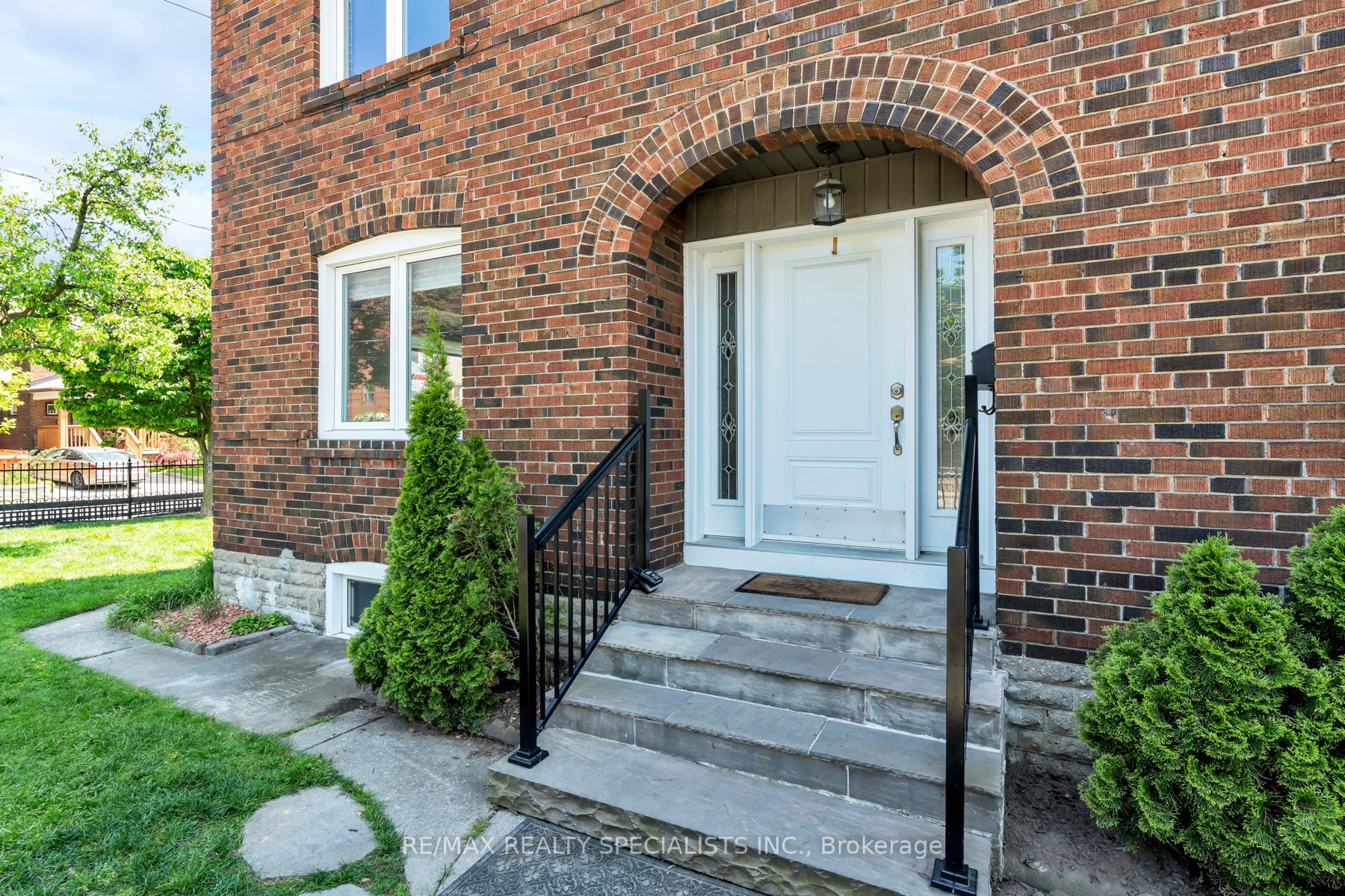 Main and 2nd-290 Westmount Avenue, Toronto, ON, M6E 3N1 photo 2
