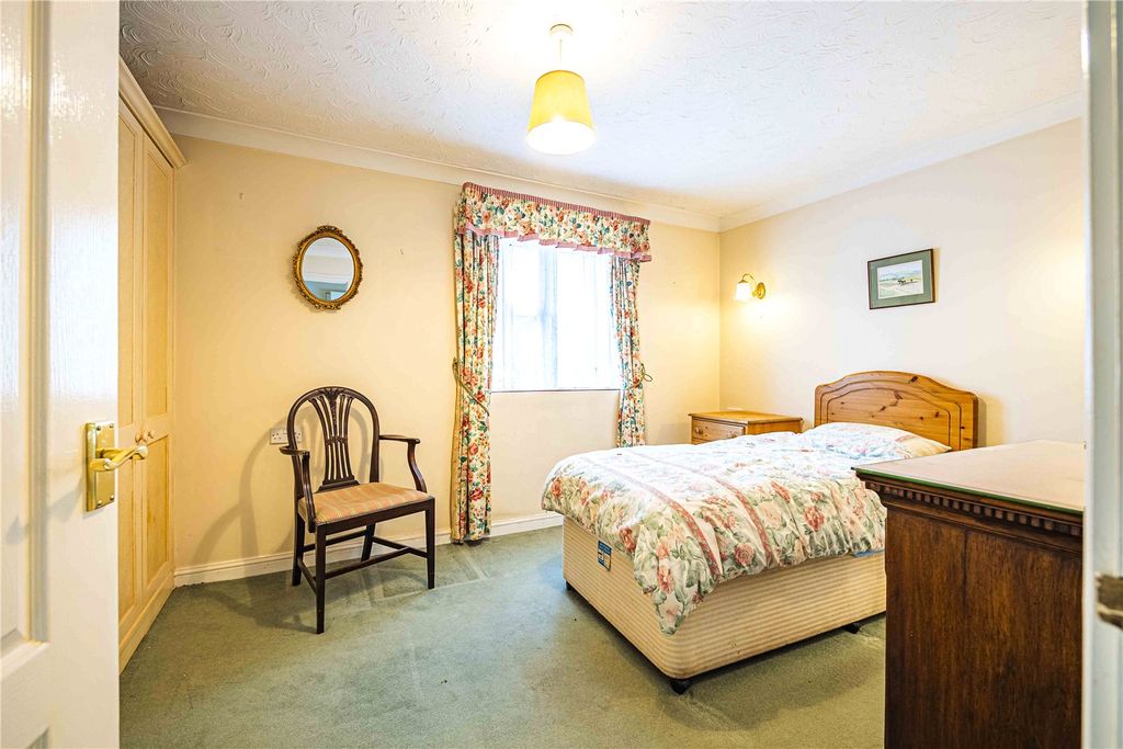 Additional image 8 of 2 bed flat for saleWatling Street, Radlett, Hertfordshire WD7