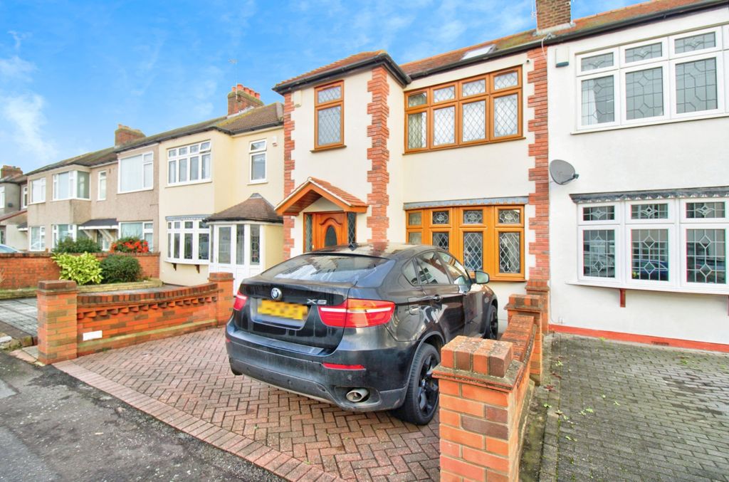 4 bed end terrace house for saleGainsborough Road, Rainham RM13