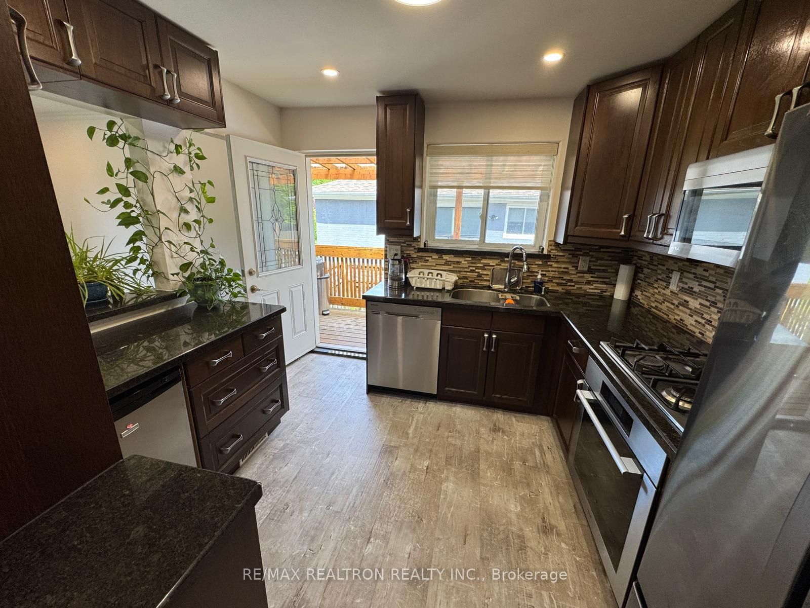 93 Aurora Heights Drive, Aurora, ON, L4G 2X1 photo 4