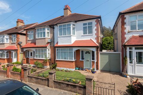 Arras Avenue, Morden SM4