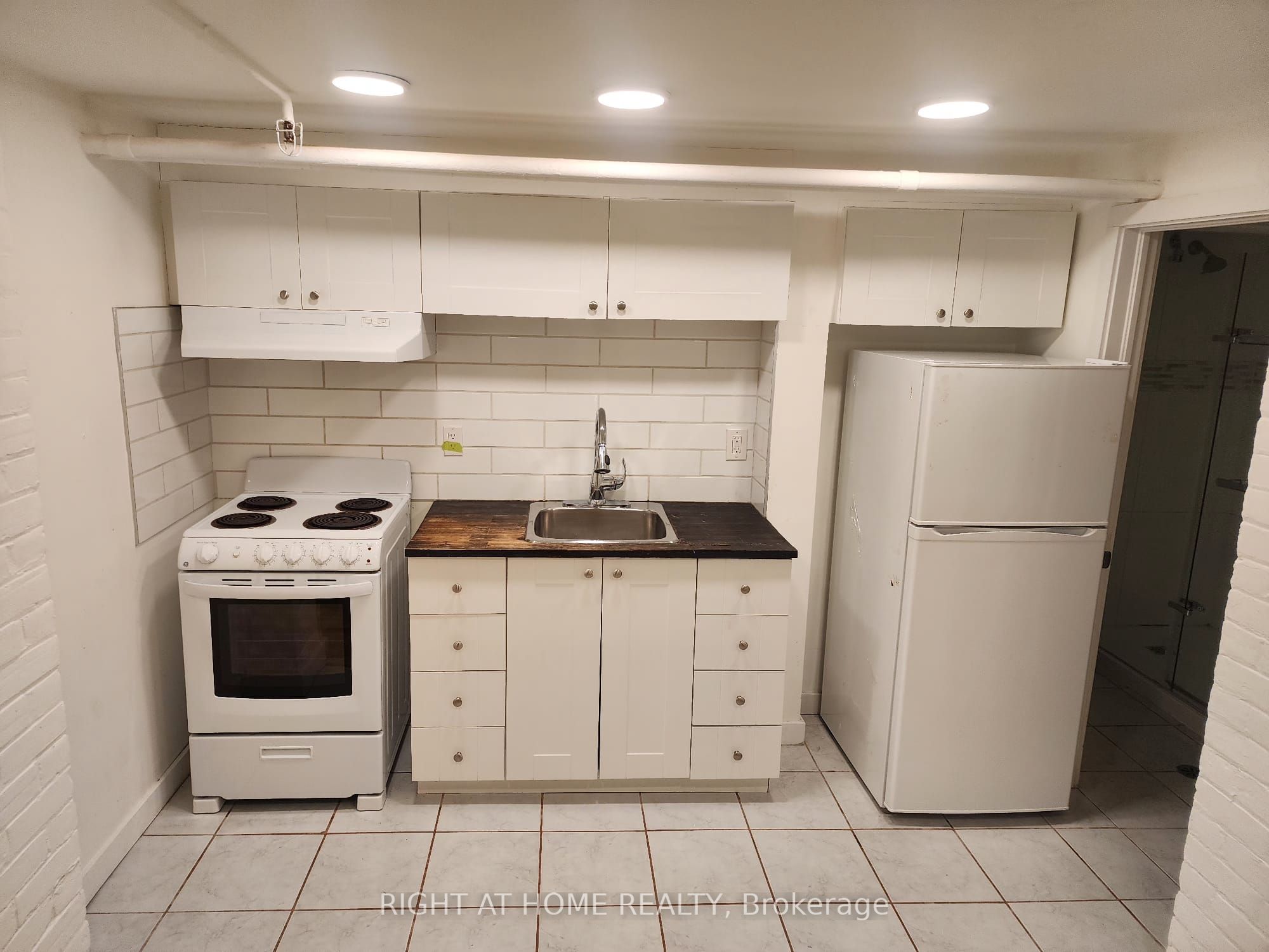 unit B2-32 High Park Blvd Boulevard, Toronto, ON, M6R 1M7 photo 3