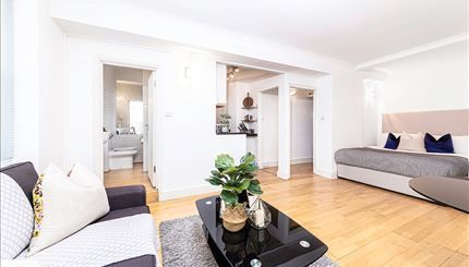 Hill Street, Mayfair W1J, Studio to rent