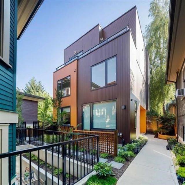 2-1152 Comox Street, Vancouver, BC, V6E 1K5