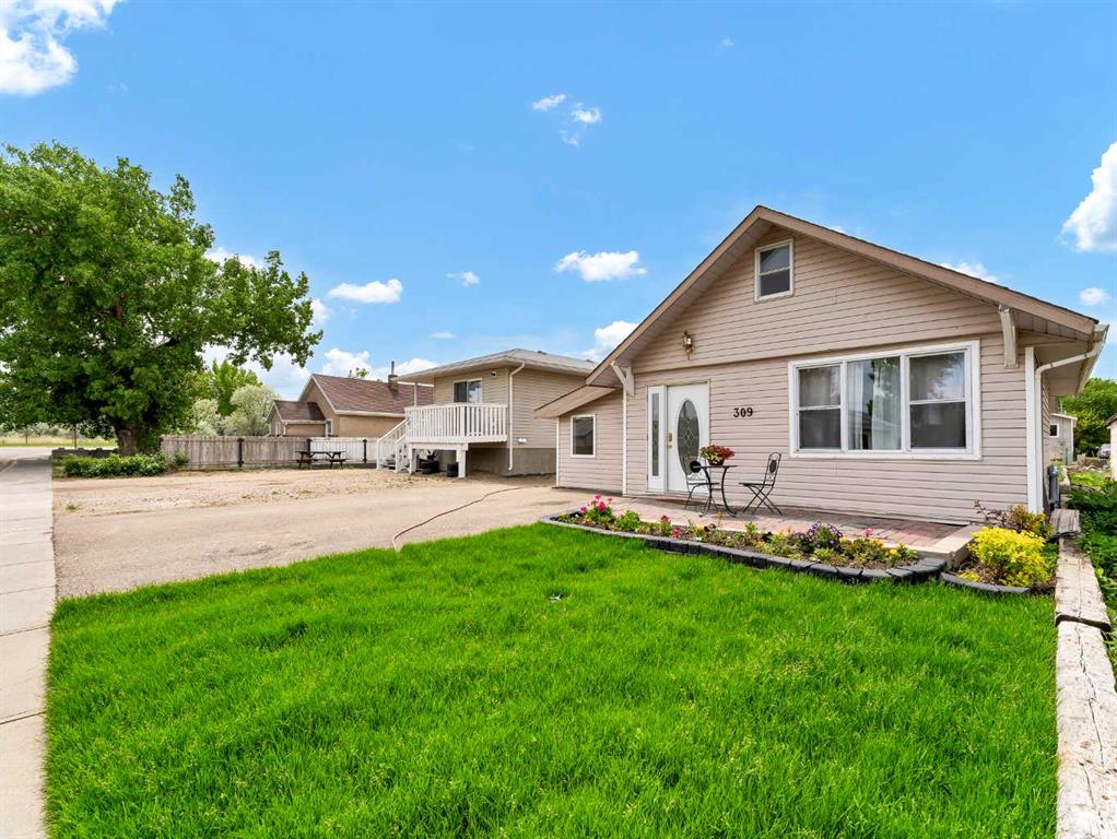 Additional image 3 of 309 1 Street NW, Redcliff, AB, T0J 2P2