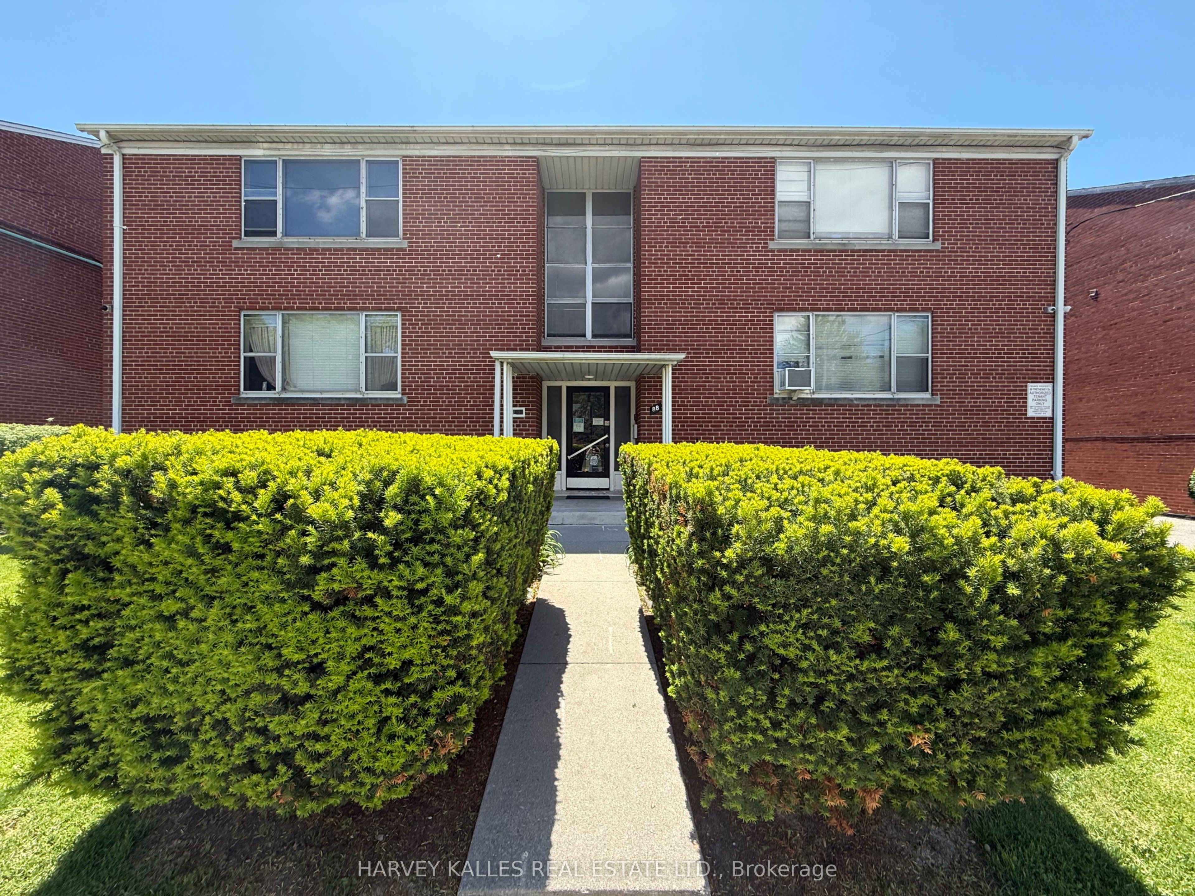 4-88 Trethewey Drive, Toronto, ON, M6M 4B4