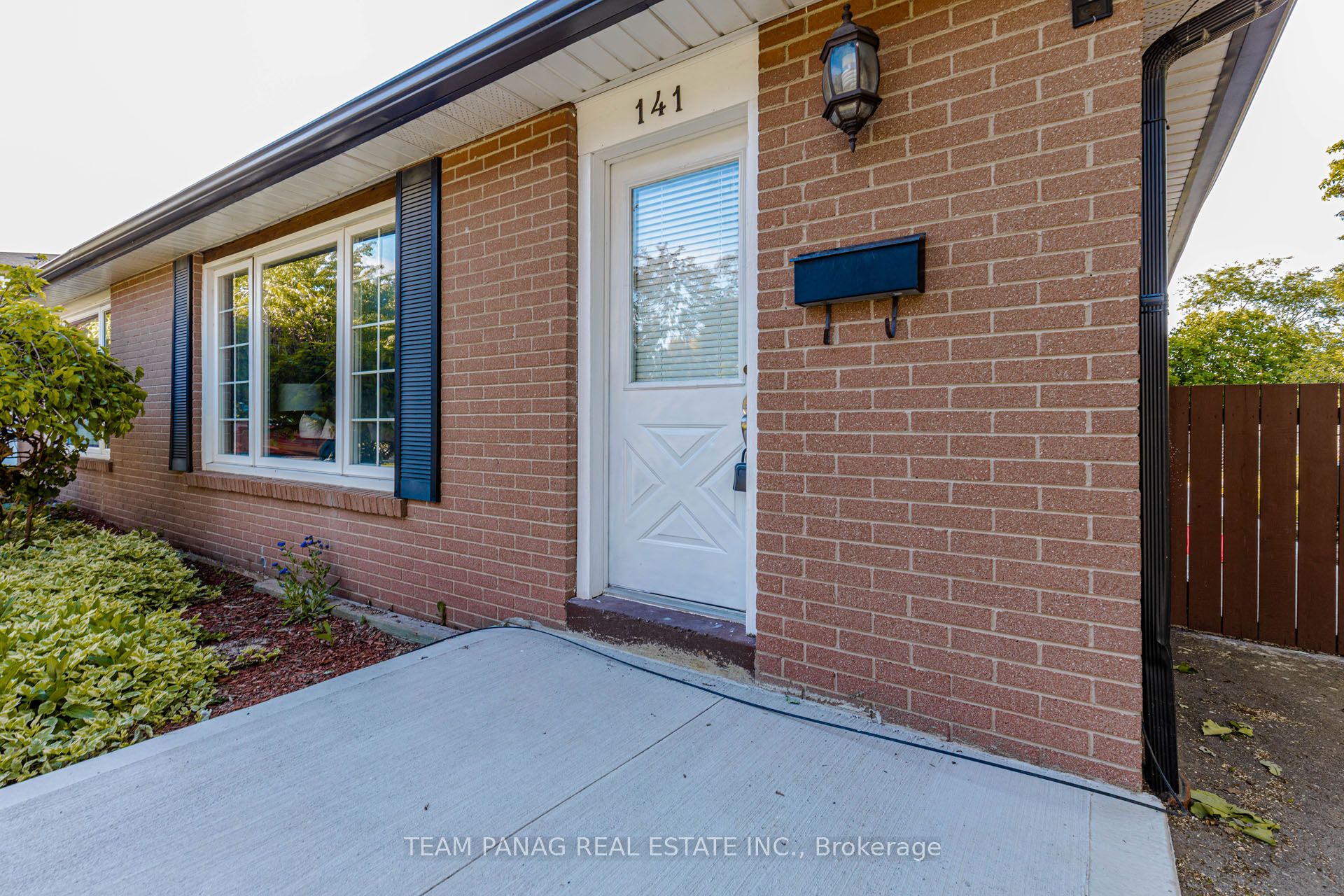 Additional image 4 of 141 Fallingdale Crescent, Brampton, ON, L6T 3J5