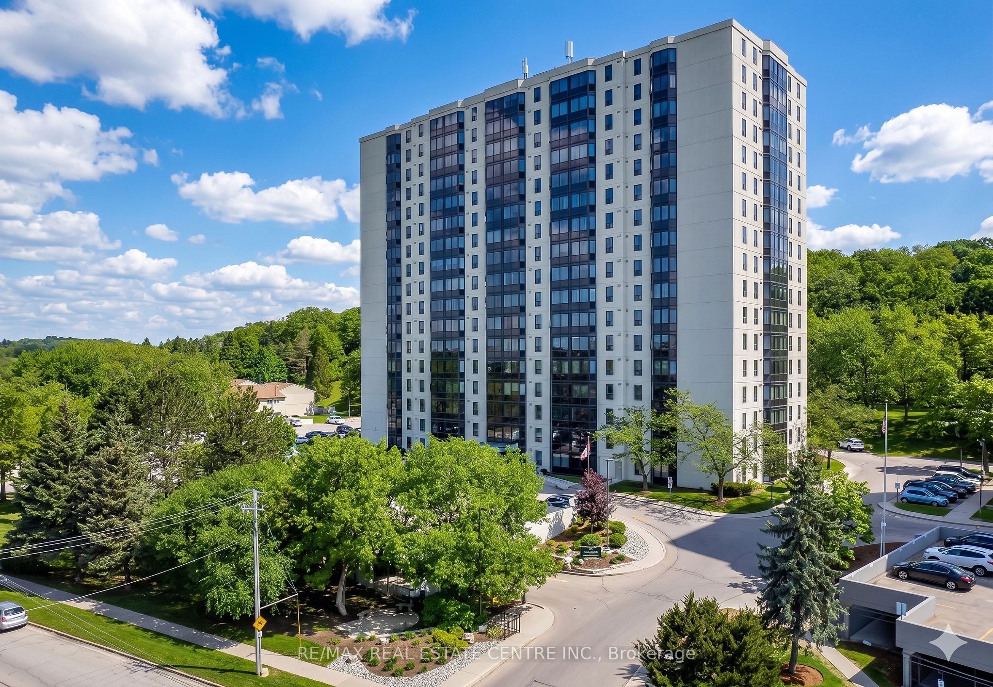 103-35 Green Valley Drive, Kitchener, ON, N2P 2A5 photo 4