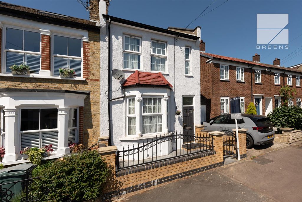 3 bed end terrace house for saleNewbury Road, Highams Park E4