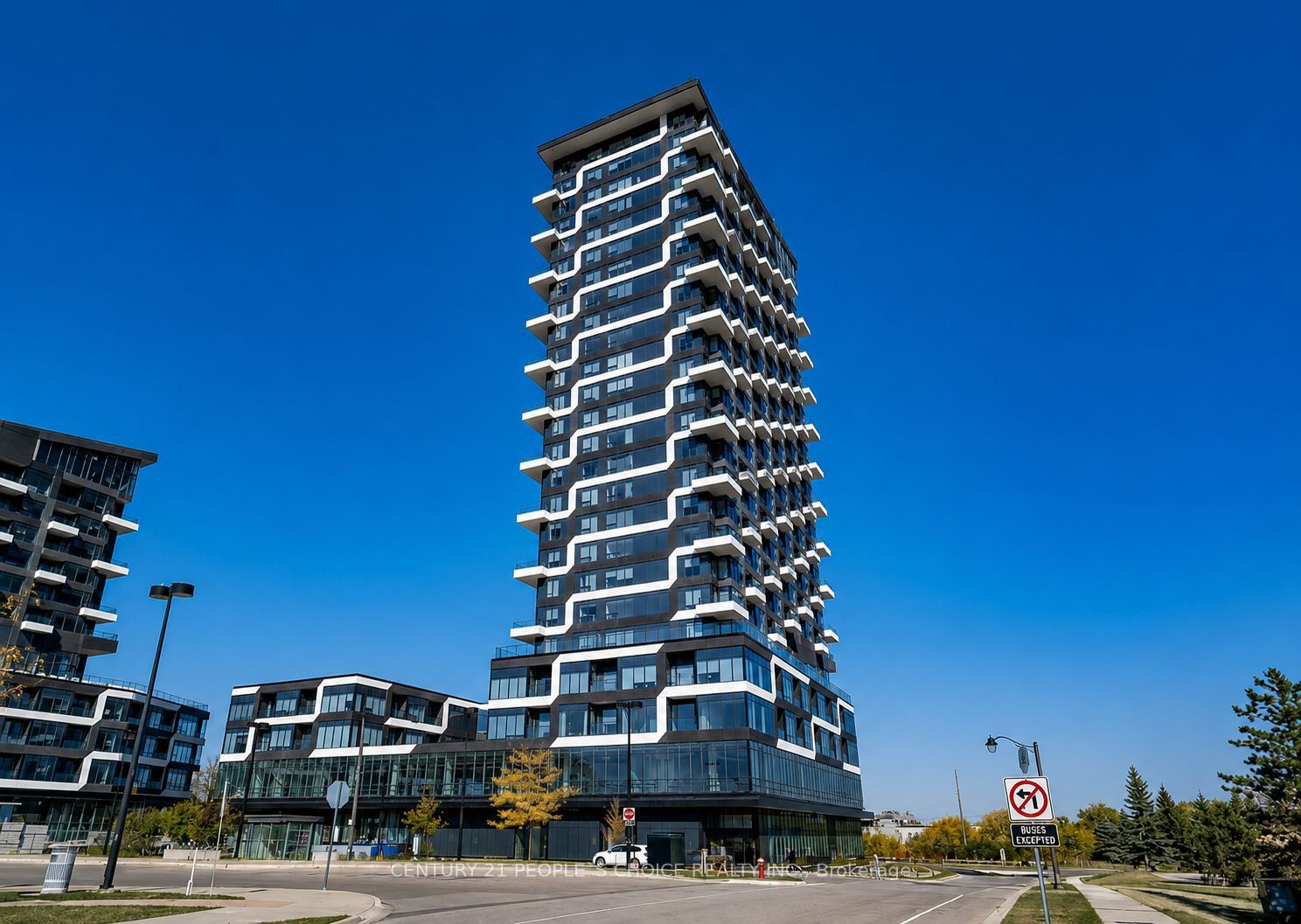 304-297 Oak Walk Drive, Oakville, ON, L6H 6Z3