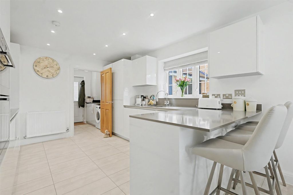 Additional image 4 of 5 bed detached house for saleElizabeth Gardens, Rochford SS4