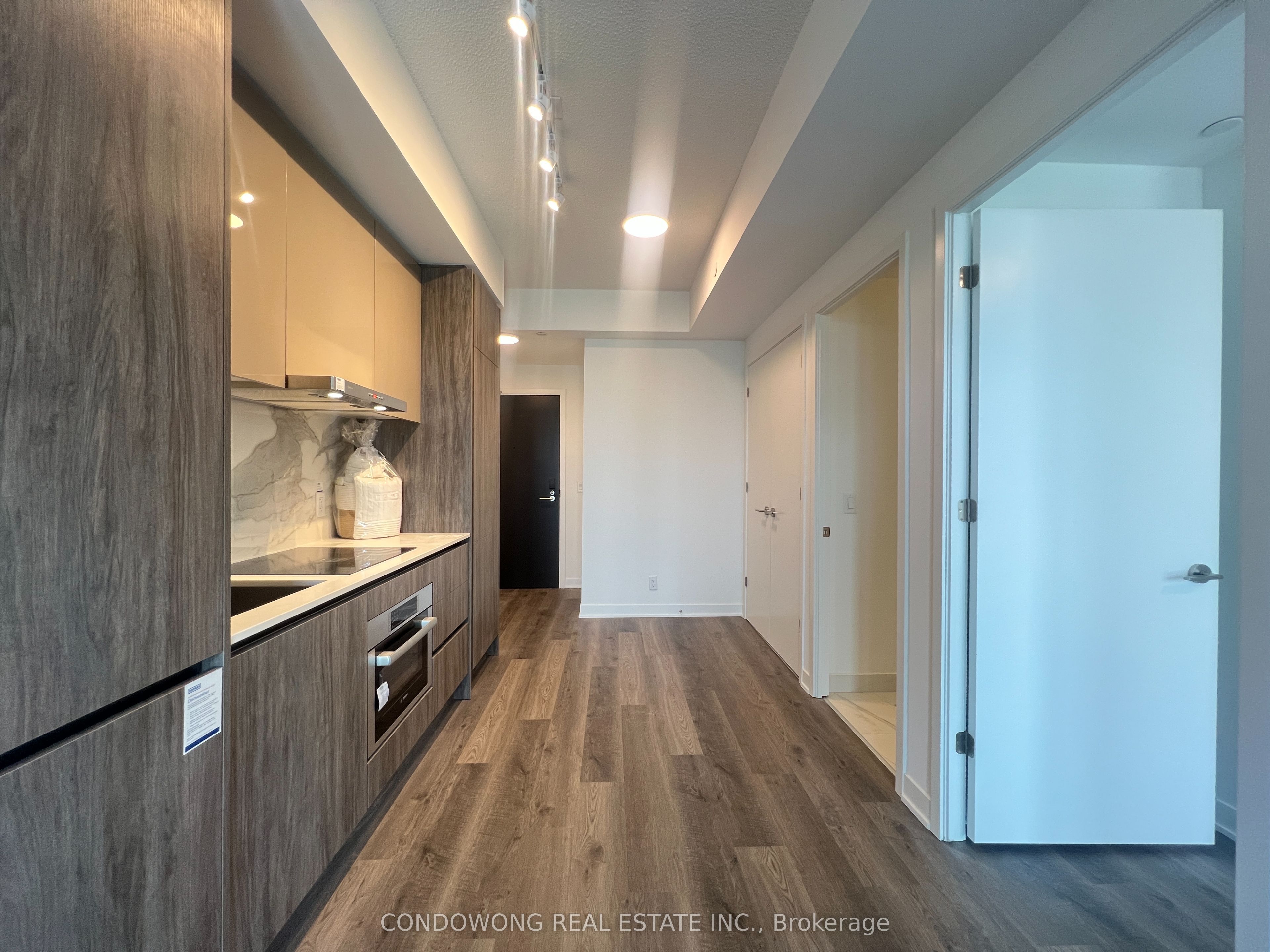Additional image 3 of 2601-180 Front Street E, Toronto, ON, M5A 0A9