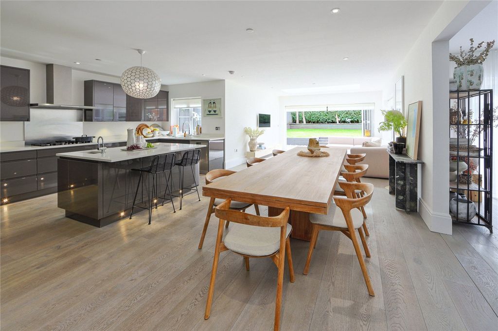 Additional image 3 of 6 bed detached house for saleViburnum Gate, Radlett, Hertfordshire WD7