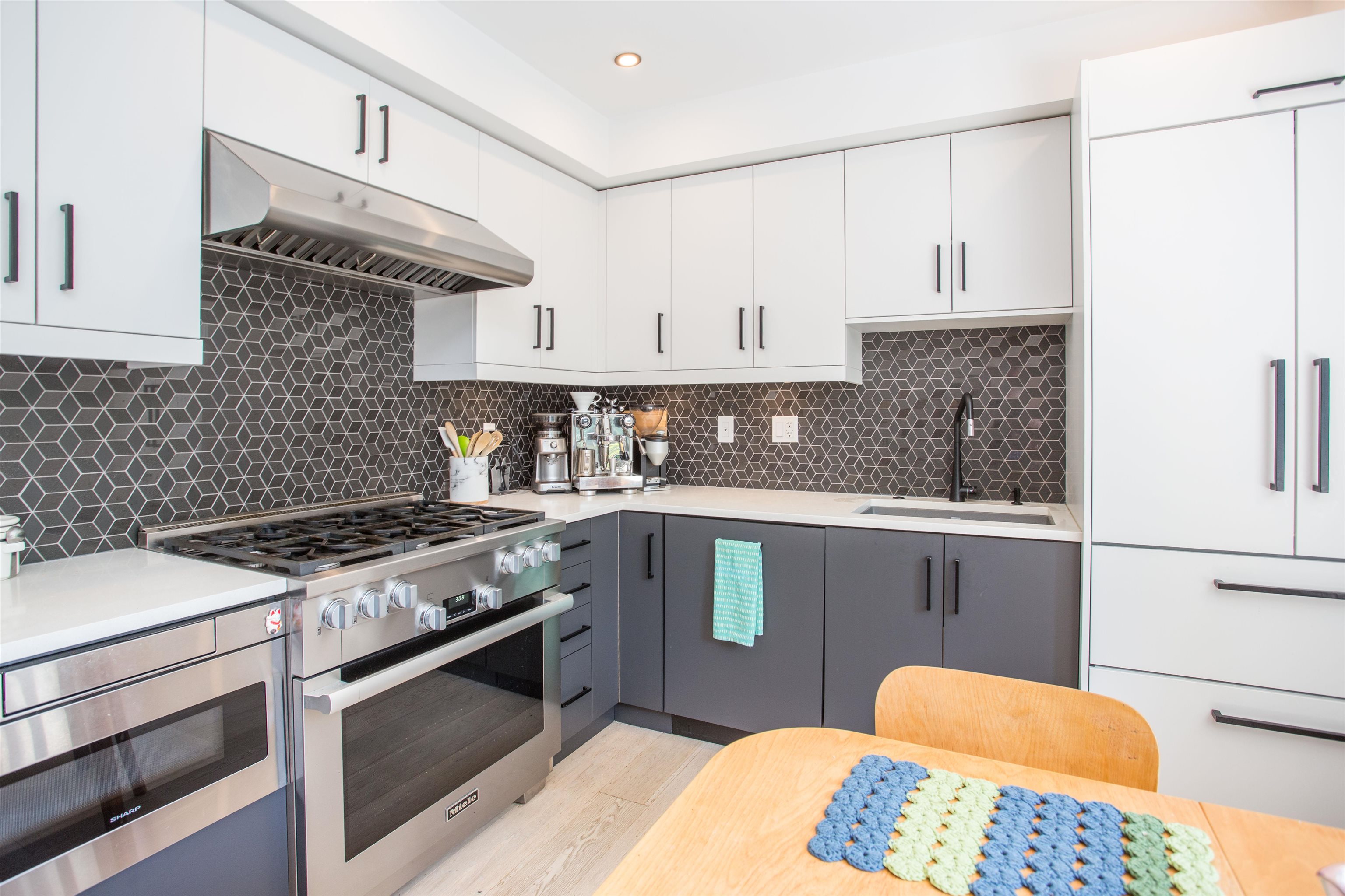2-1152 Comox Street, Vancouver, BC, V6E 1K5 photo 4