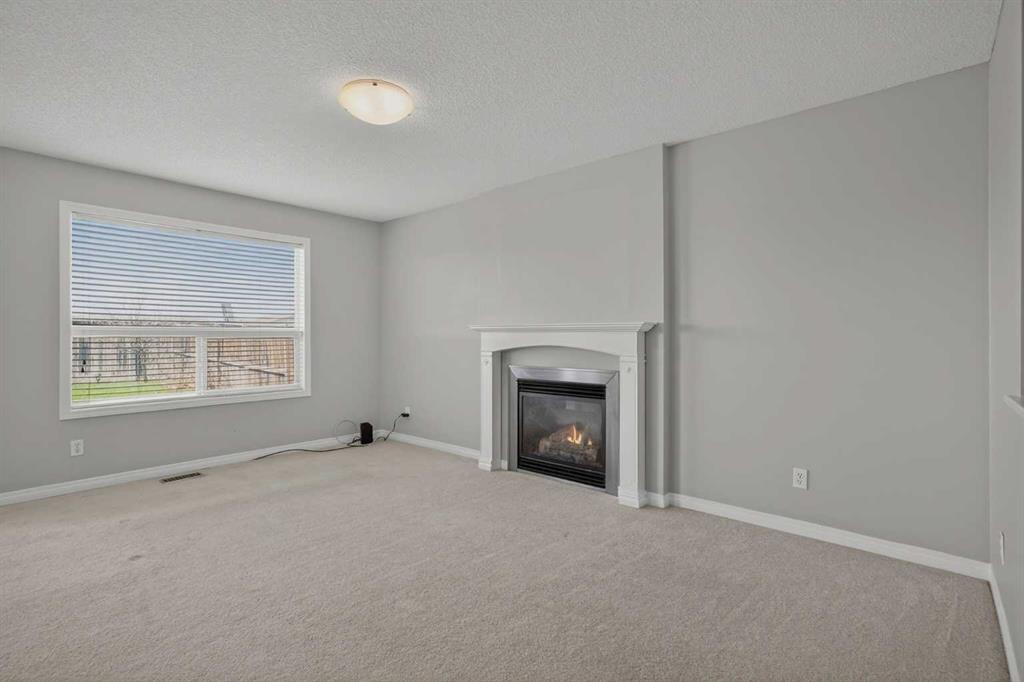 124 Everglen Way SW, Calgary, AB, t2y 5g2 photo 3