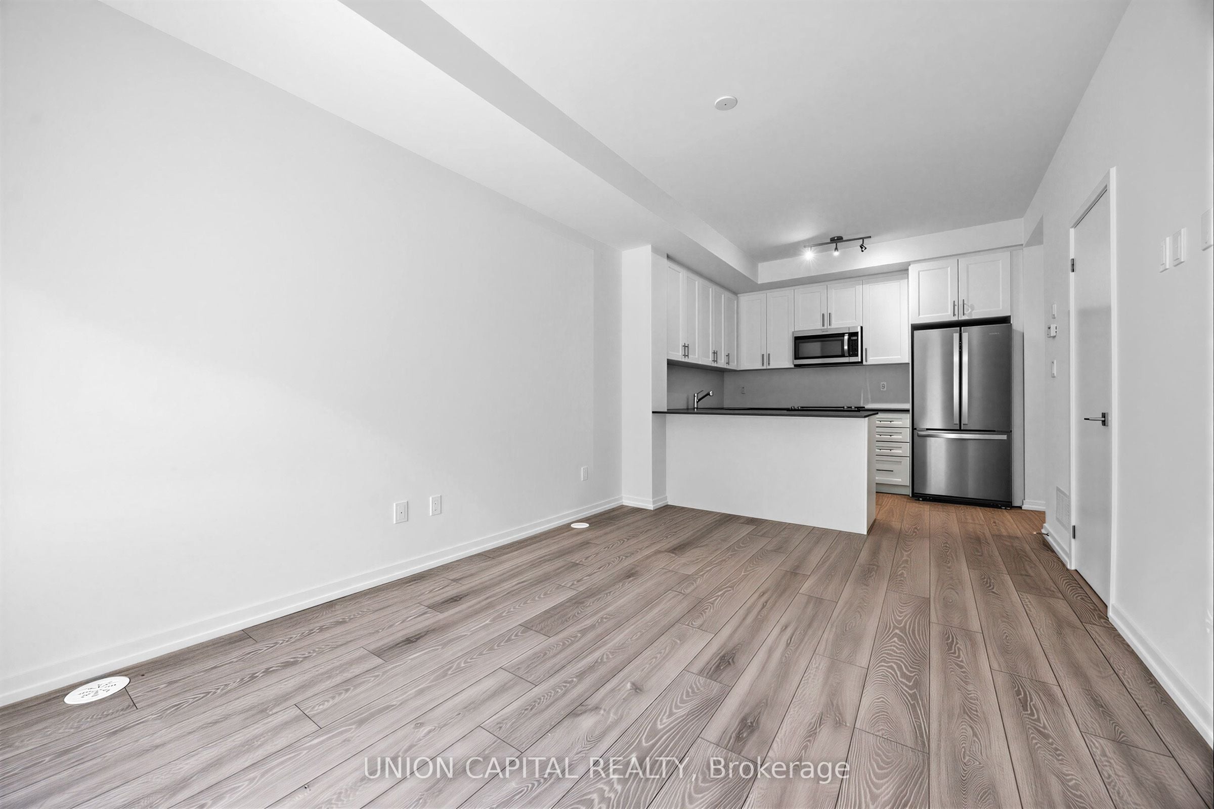Additional image 4 of 9-26 Lytham Green Circle, Newmarket, ON, L3Y 0H5