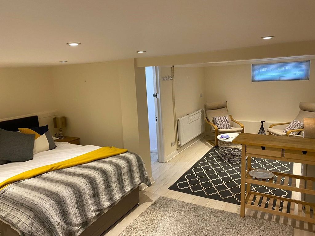 Additional image 2 of 5 bed terraced house for saleBedford Road, Reading RG1