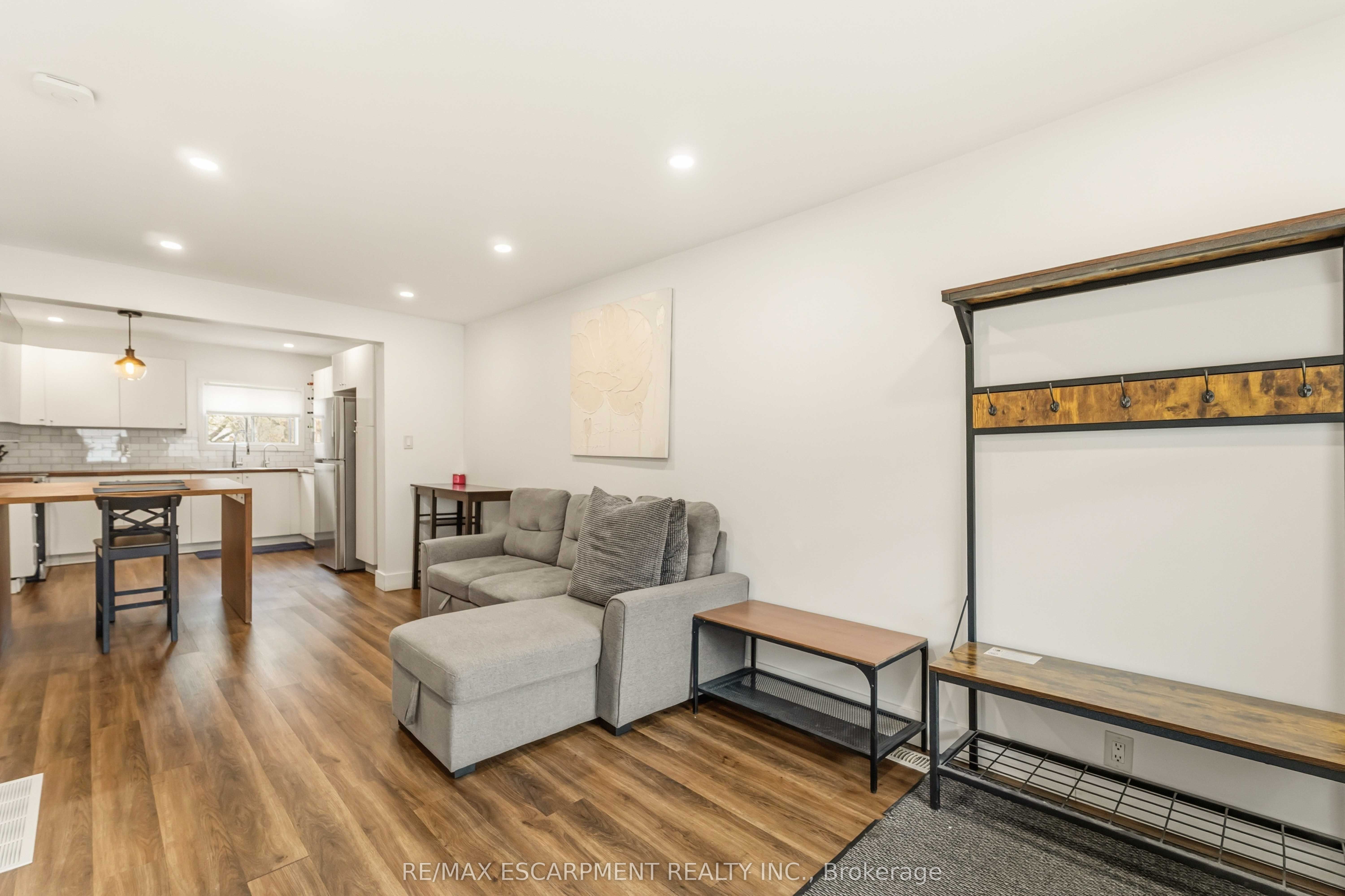 27 Edinburgh Avenue, Hamilton, ON, L8H 2C4 photo 3