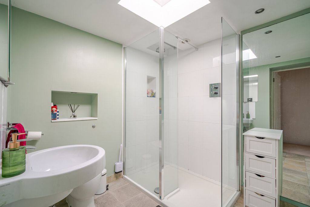 Additional image 7 of 4 bed semi-detached house for saleEverard Avenue, Hayes, Kent BR2