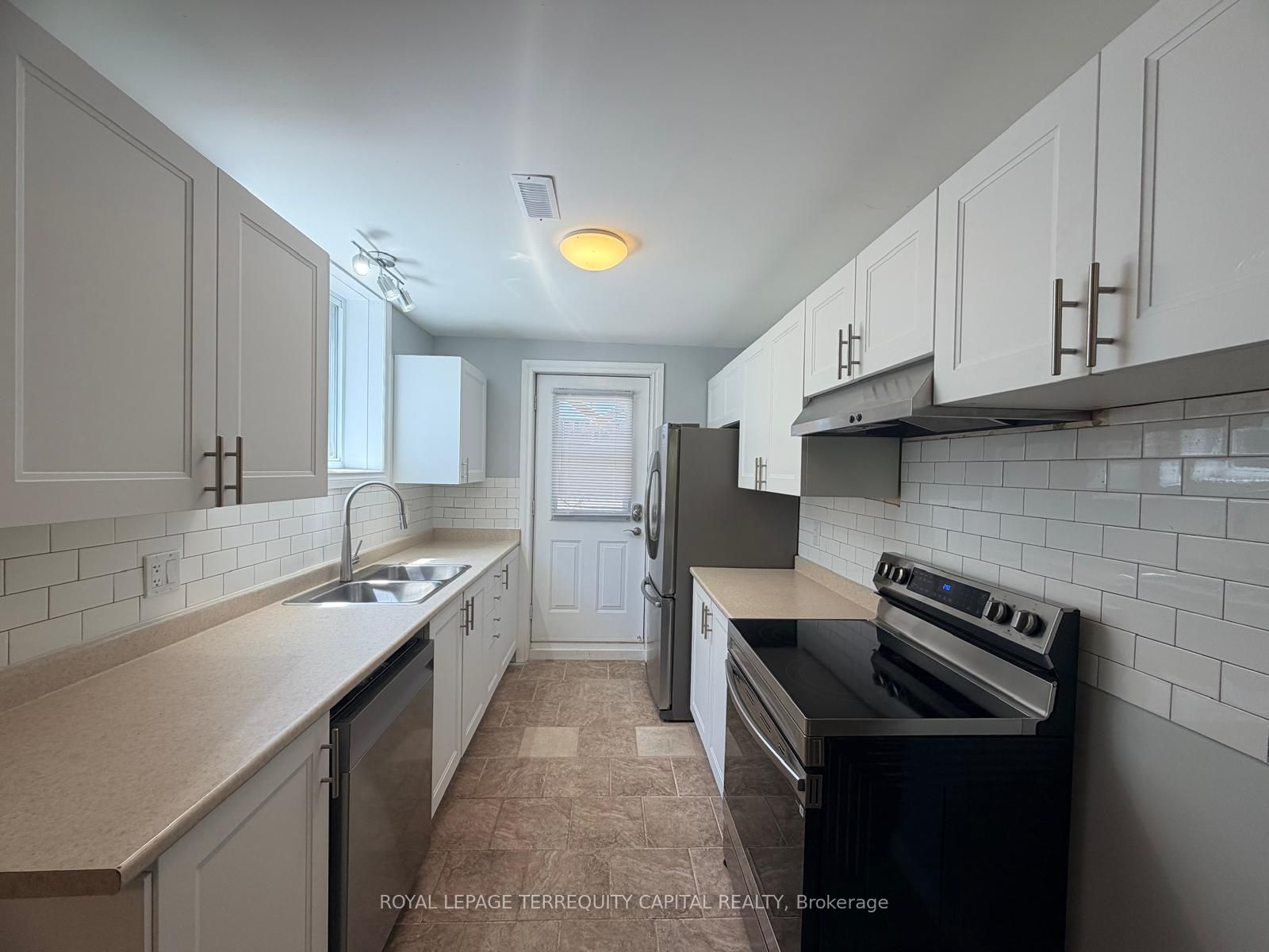 Lower-28 Brighton Road, Barrie, ON, L4M 6S4 photo 2