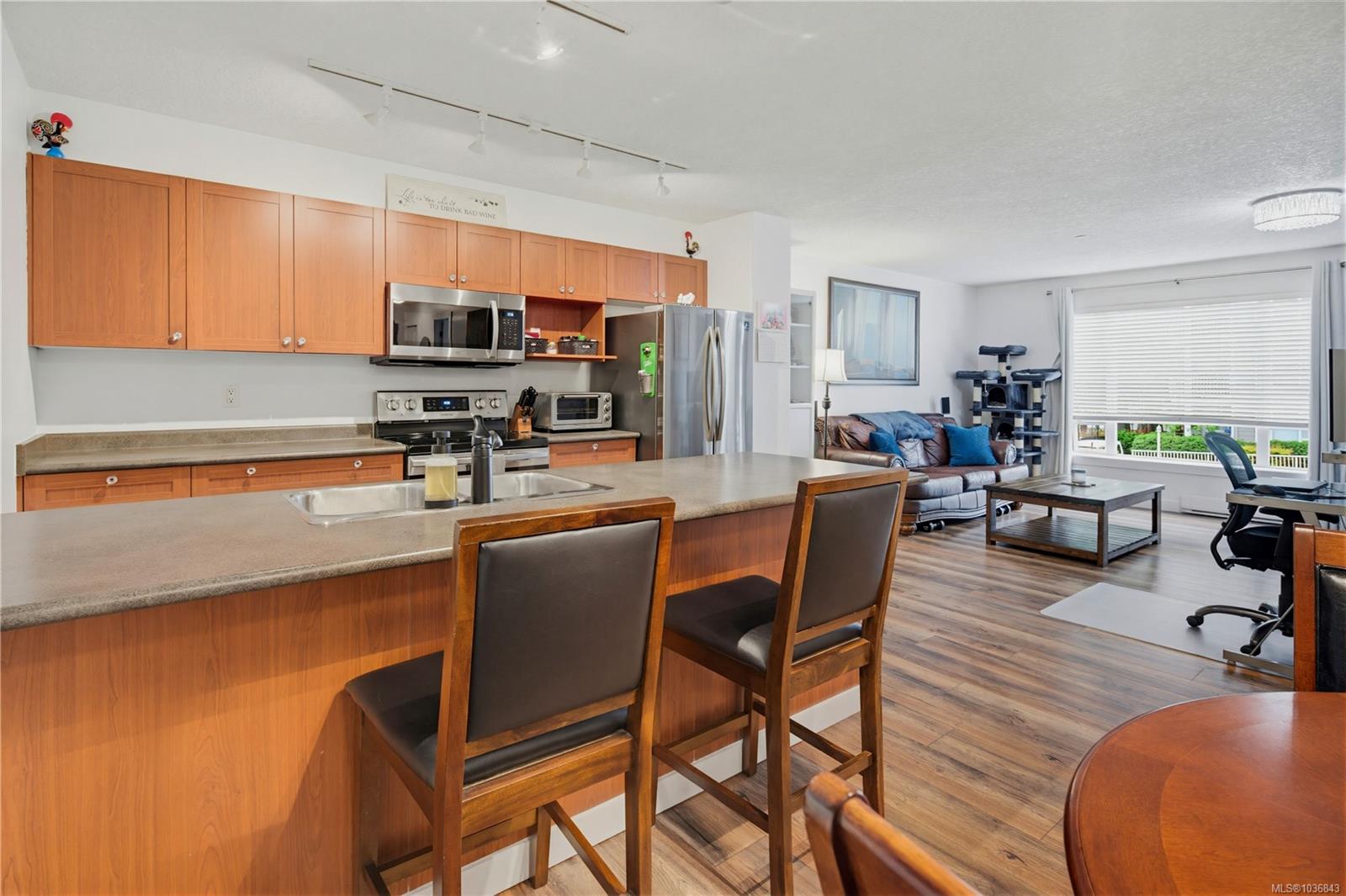 205-2823 Jacklin Road, Langford, BC, V9B 3Y1 photo 4