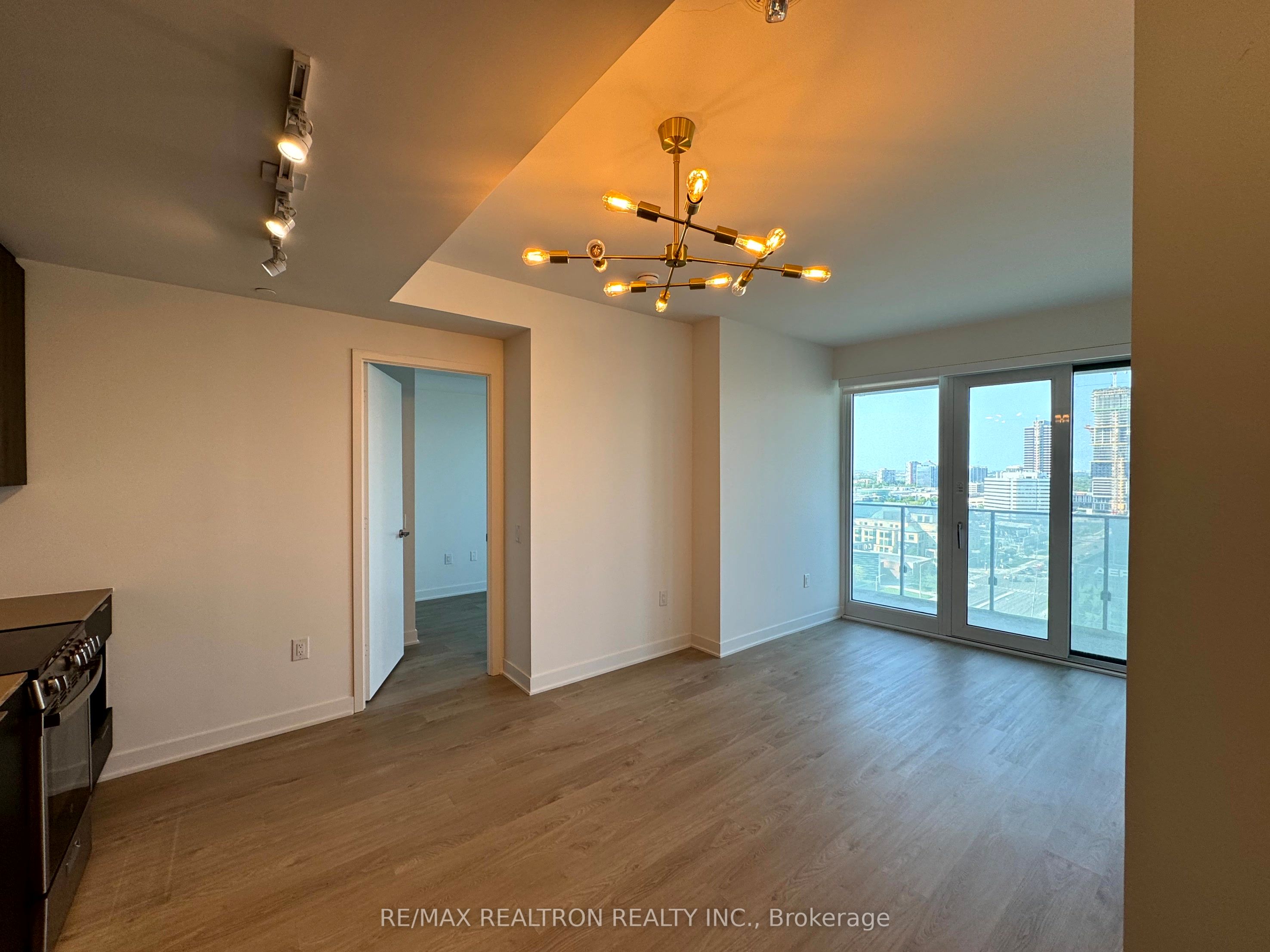 1401-3900 Confederation Parkway, Mississauga, ON, L5B 0M3 photo 5