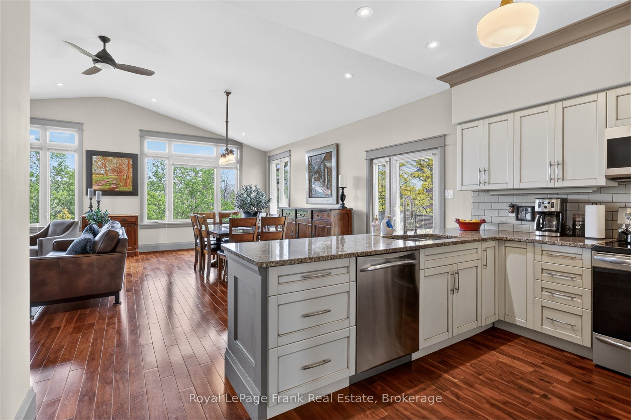2379 Marsdale Drive, Peterborough, ON, K9L 0B7 photo 5