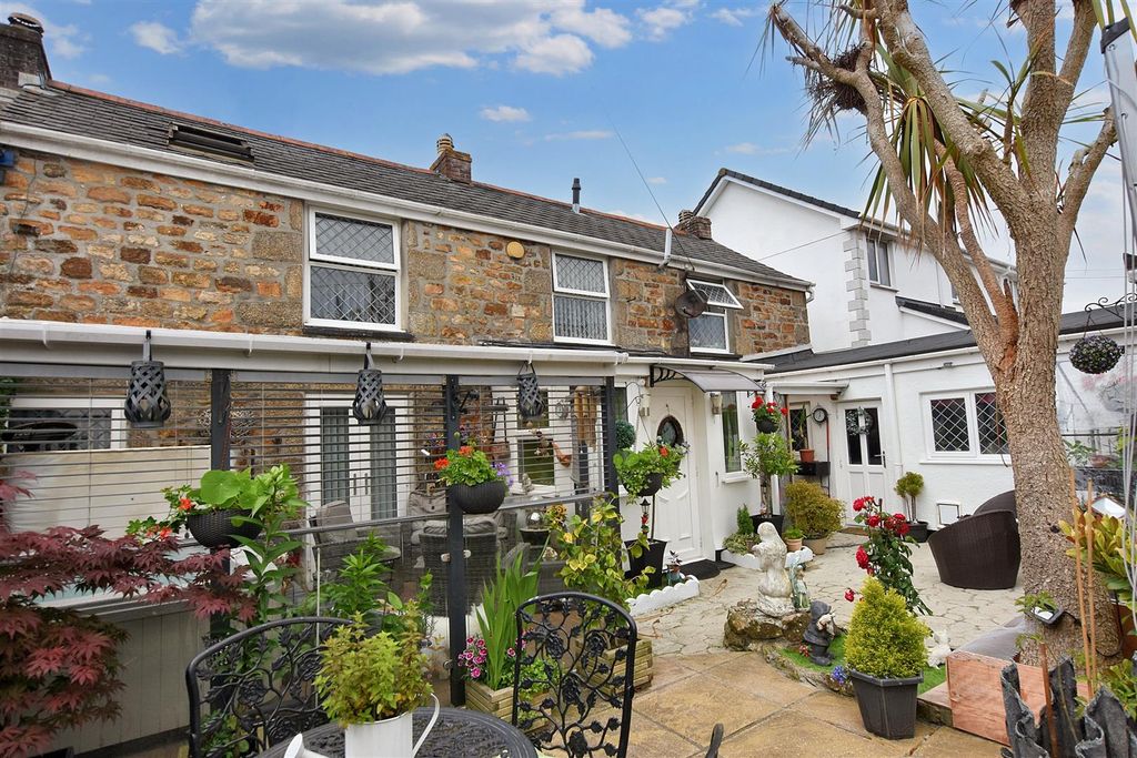 3 bed end terrace house for saleNorth Street, Redruth TR15