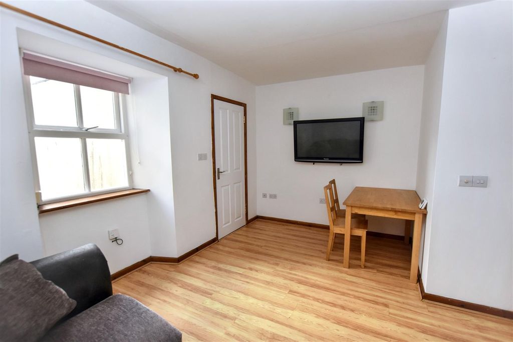 Additional image 2 of 1 bed flat for sale74 Higher Fore Street, Redruth TR15