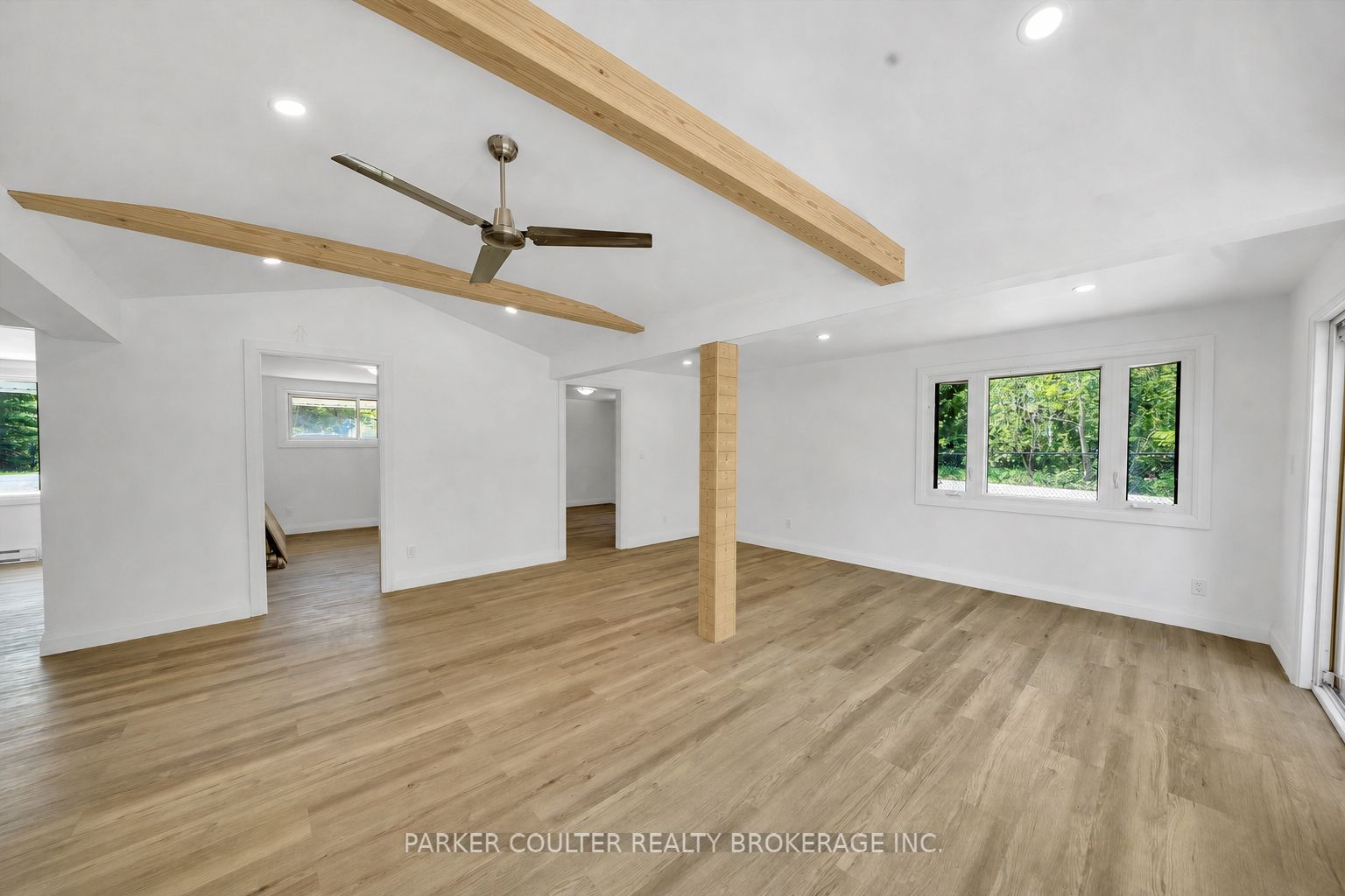 14 Earldom Boulevard, Tay, ON, L0K 1R0 photo 3
