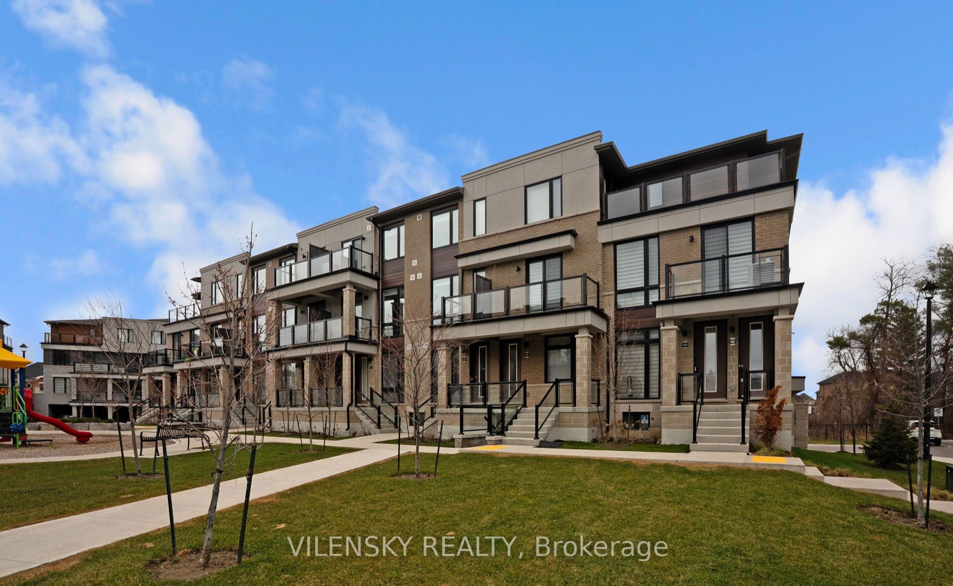 42-45 Knotsberry Circle, Brampton, ON, L6Y 6G1