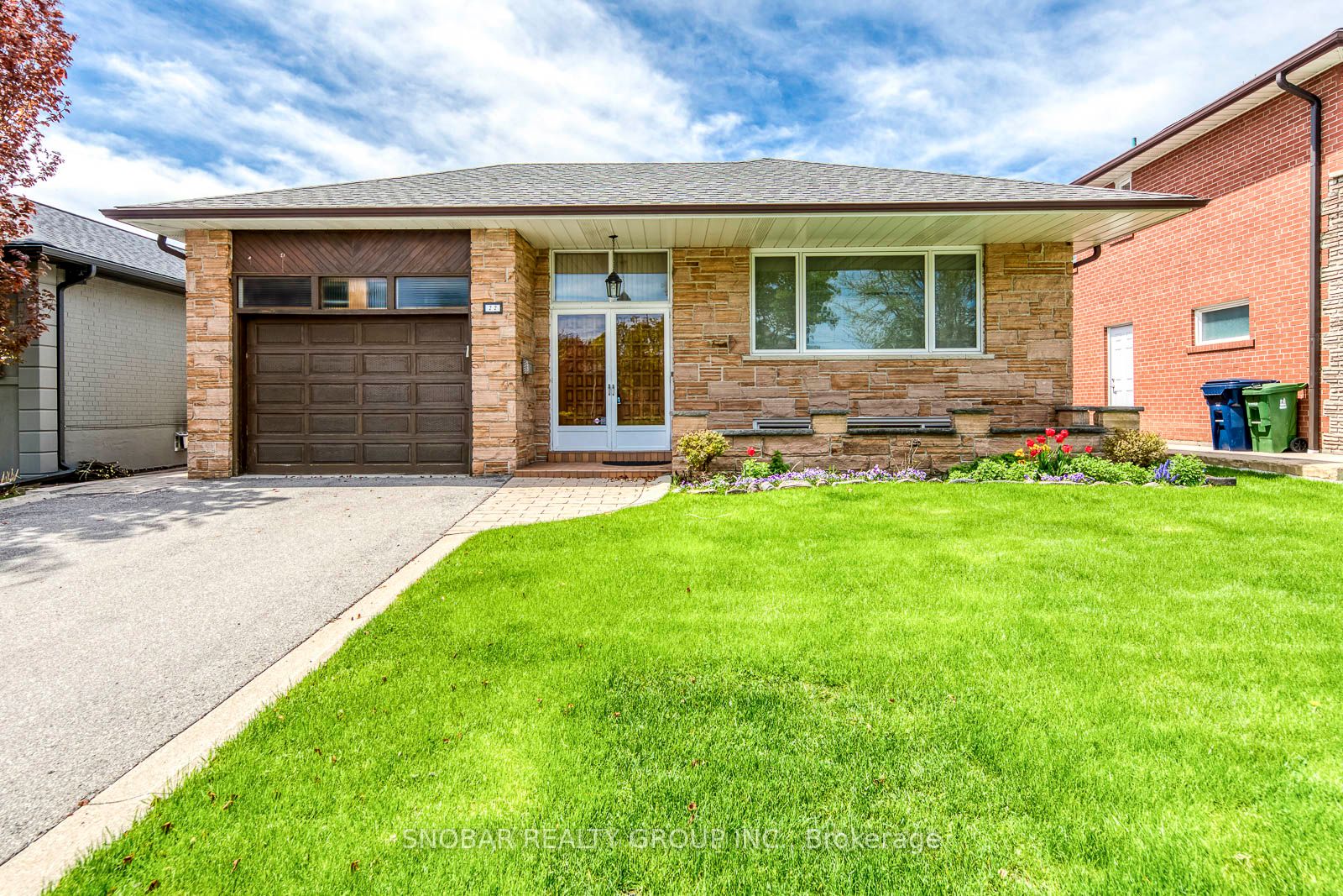 22 Norgrove Crescent, Toronto, ON, M9P 3C6 photo 2