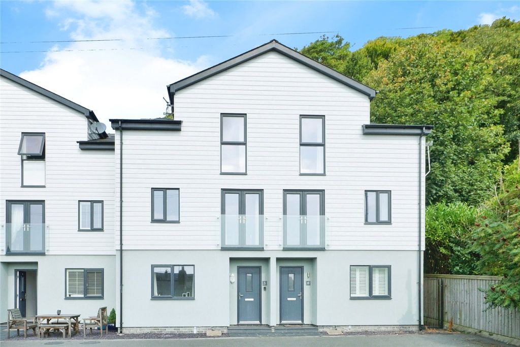 4 bed detached house for saleYr Hen Lys, Pwllheli, Gwynedd LL53