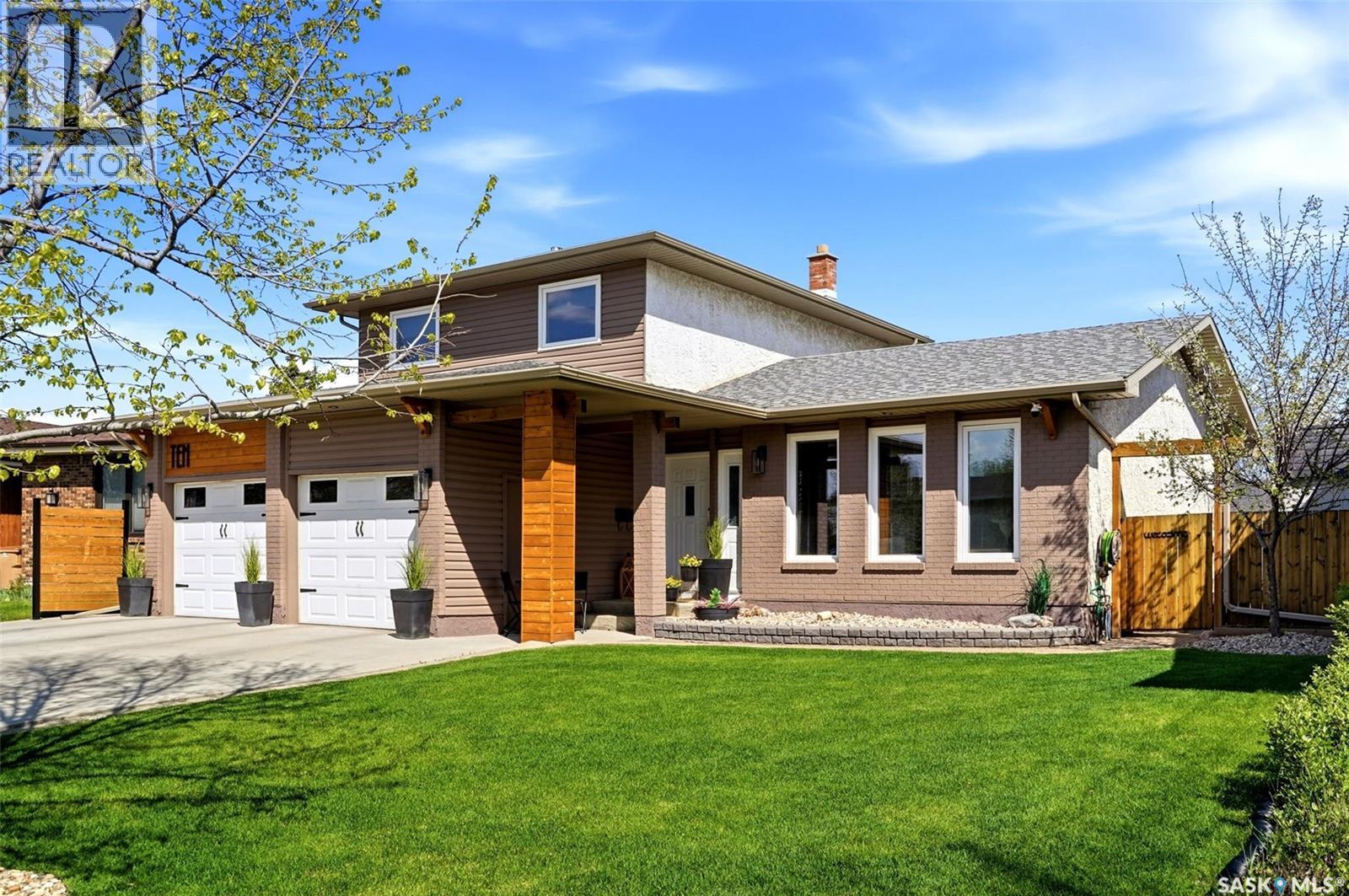 10 Louise Crescent, Regina, SK, S4X2E2 photo 2