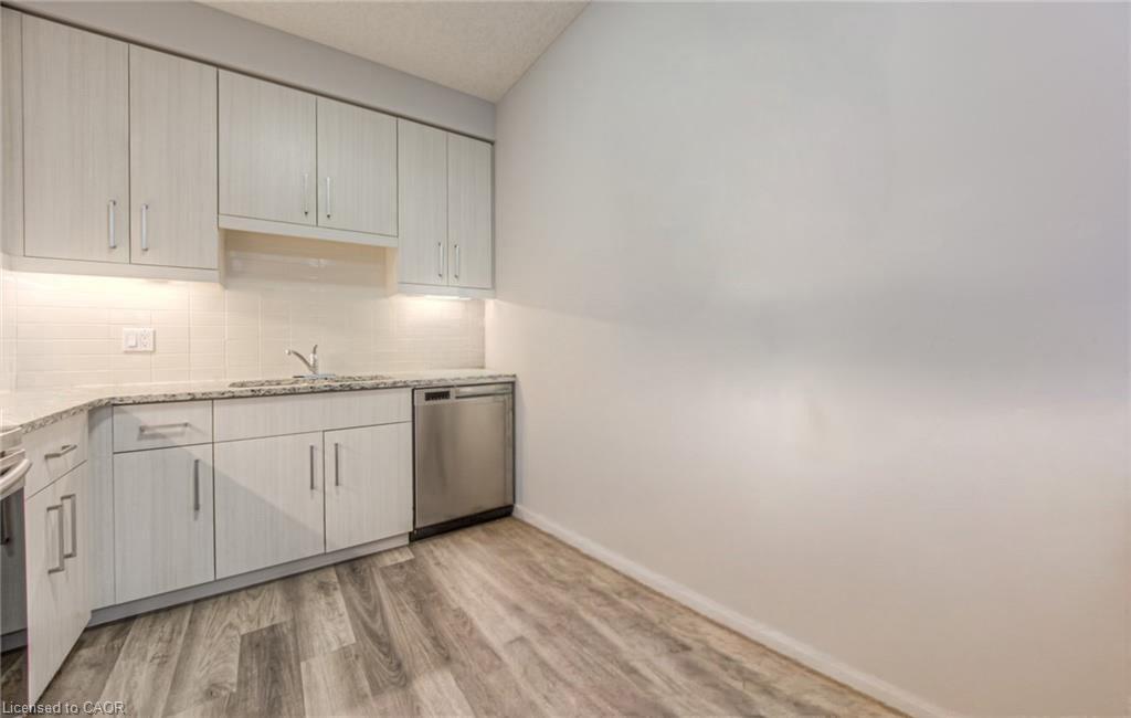 1-54 Bridge Street W, Kitchener, ON, N2K 0G4 photo 5