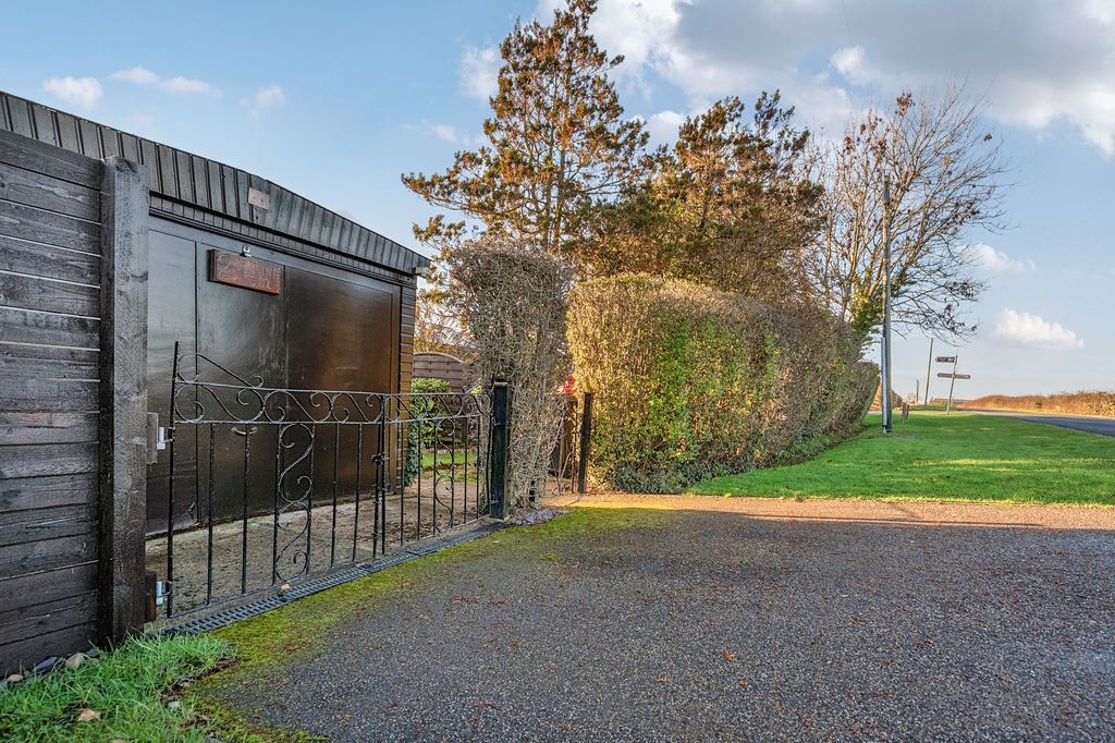 Land for saleWestgate, Kearby LS22 photo 3