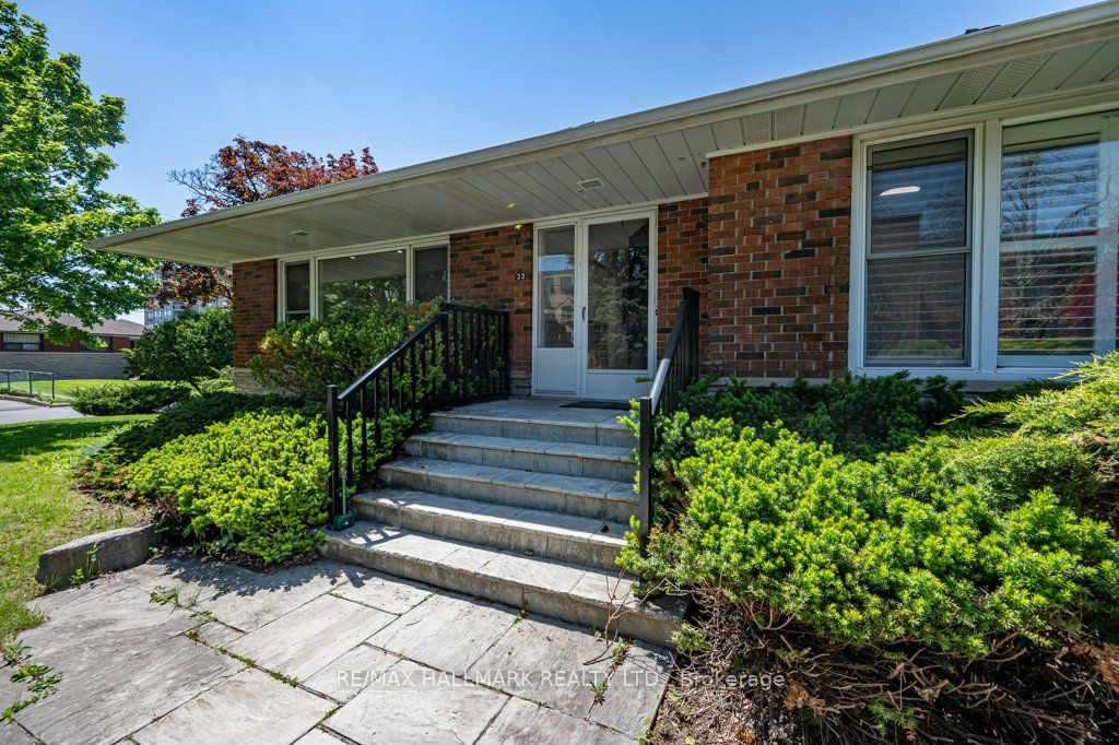 33 Tinder Crescent, Toronto, ON, M4A 1L2 photo 4