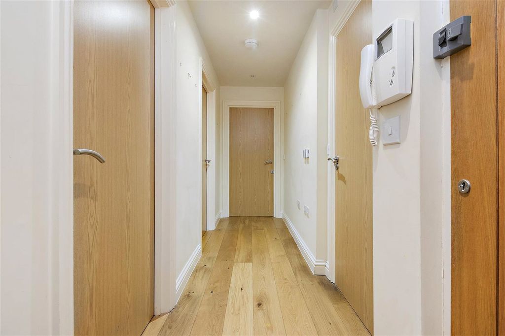 Additional image 5 of 2 bed flat for saleBrook Court, Watling Street, Radlett, Hertfordshire WD7
