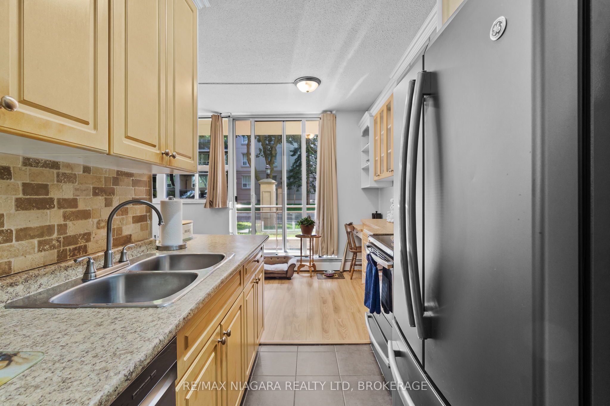 107-6390 Huggins Street, Niagara Falls, ON, L2J 1H1 photo 4