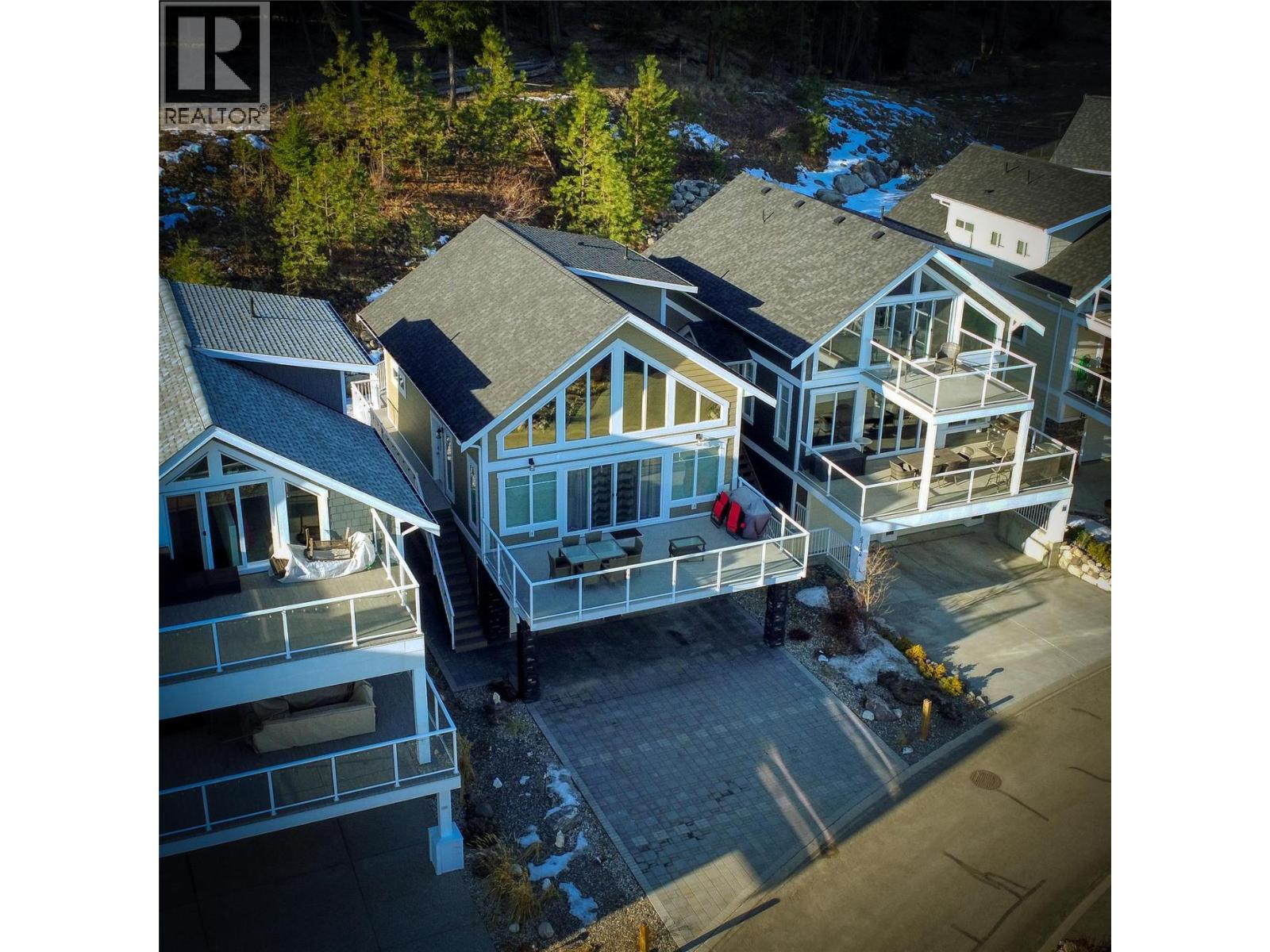 302-6742 Marbella Loop, Kelowna, BC, V1Z3R8 photo 2
