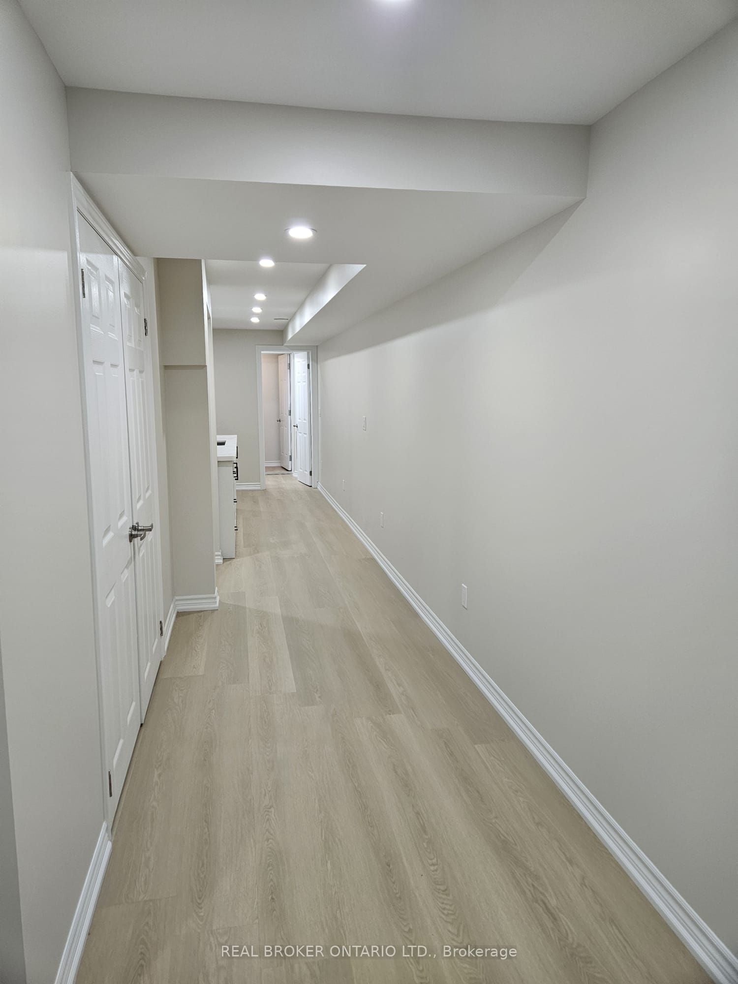 Additional image 2 of 14 Lower Lev-5672 Dorchester Road, Niagara Falls, ON, L2G 4Y8