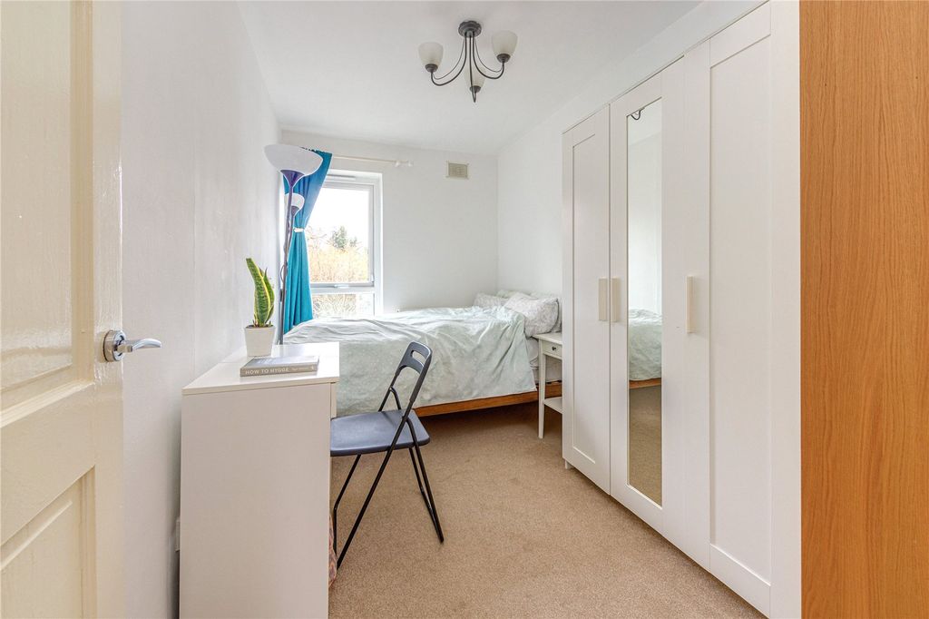 Additional image 8 of 2 bed flat for saleBrook Court, Watling Street, Radlett, Hertfordshire WD7