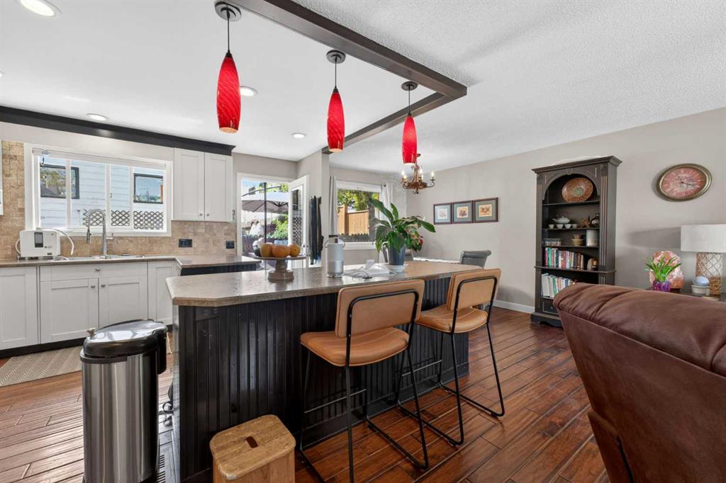 7539 Hunterview Drive NW, Calgary, AB, T2K4P7 photo 3