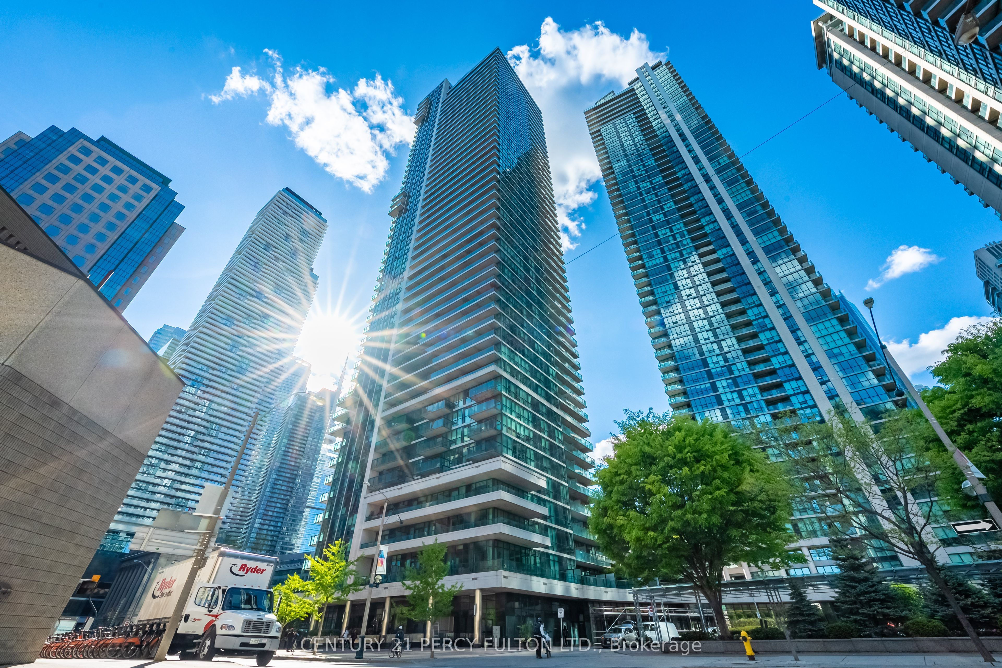 703-18 Harbour Street, Toronto, ON, M5J 2Z6